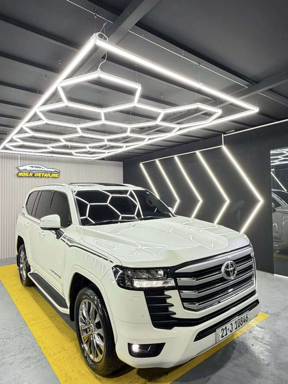 TOYOTA Land cruiser 2022/9/GXR
43,000 KM📦
موصفات ليميتد. ‏تنفس طبيعي  
‎🔻ارخص سعر بكل العراق
‎‏ 
‎‏‎سنة الصنع: 2022
‎‏‎ضمان شركة SAS
‎كل غراض بلادي موجود
‎" كاميرا 
‎ماشييه  ٤٣  الف  كم 
‎‏‎المواصفات :
‎- محرك 6 سلندر  
‎‏‎- فتحة سقف ( سلايد ) 
‎-٣ شاشات 
‎- شاشات ترفيه خلفية
‎‏‎- مقاعد جلد 
‎‏‎- مقاعد كهربائية 
‎- مقاعد امامية تبريد 
‎- ⁠تبريد وتدفئة امامي خلفي 
‎‏‎- بصمة الابواب 
‎‏‎- صندوق كهربائي
‎‏‎- مصابيح LED و زينون
‎-7 راكب 
‎-شحن واير ليس 
‎-حساس امامي خلفي 
‎‏‎- حجم العجلات 20 inch 
‎مكفول كفاله عام كلشي مابيها بل باكيت

‎مكفولة كفالة عامة من الدعامية إلى الدعامية
‎‏‎ بدون صبخ .بدون بارد  ،بدون رصعات ،بدون حتى شخط
‎‏‎دعاميات هم بدون صبغ ،رمل مابي ،لحية بدون صبخ ..بقية كلها بشرط

‎محرك كير بشرط مامفتوح
‎‏‎سيارة حيل نظيفة كلشي عل بلاد لوك
‎‏‎سنوية زنكة كلشي جديد مدفوع لـ2029
‎‏‎باسمي السنوية بشرط تحويل و خرامة 
‎‏‎سيارة مابيـها دينار مصرف كامل من كل نواحي
‎رقم شيمالي 

‎نفسي يوم /تحويل و وكالة حاظر 
‎مكانك /داخل سليماني

- ⁠***********📞
‎السعر 634
