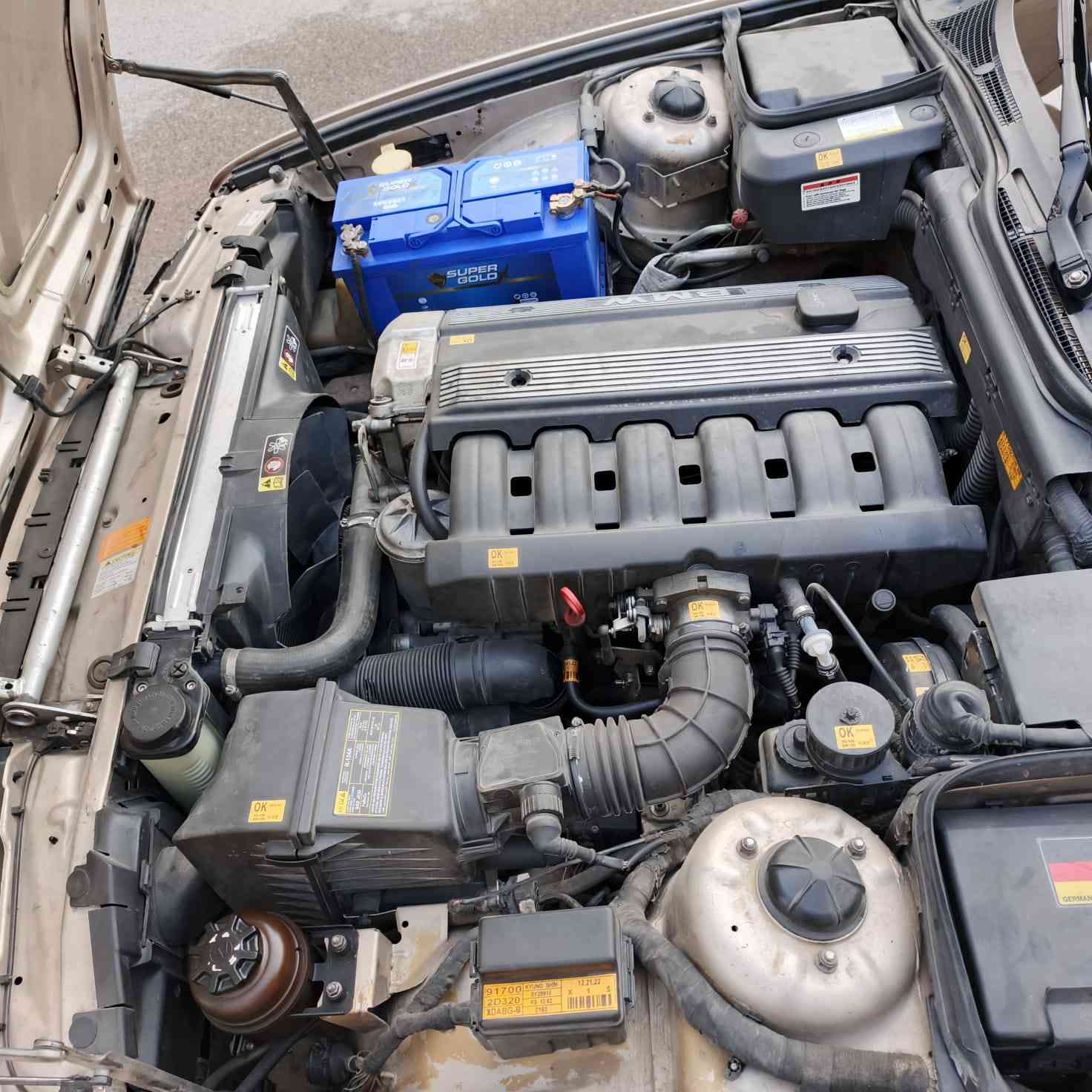 السلام عليكم للبيع بي ام دبليو موديل 1991 رقم بغداد انكليزي حجم 525 اصل محرك مسكر عدله وصبغ عام للجماليه فقط . السيارة كهربائيات كله شغاله والجام والفتحه كله على السويج + التبريد شغال وثلج + صدر خلفي وامامي كله جاهز + فتحه بالسقف 
بطاريه جديدة + تخم تاير  ومكاني بغداد حي المواصلات 
السيارة معروضه ب 85 وبيها مجال 
الاتصال على الرقم ***********
