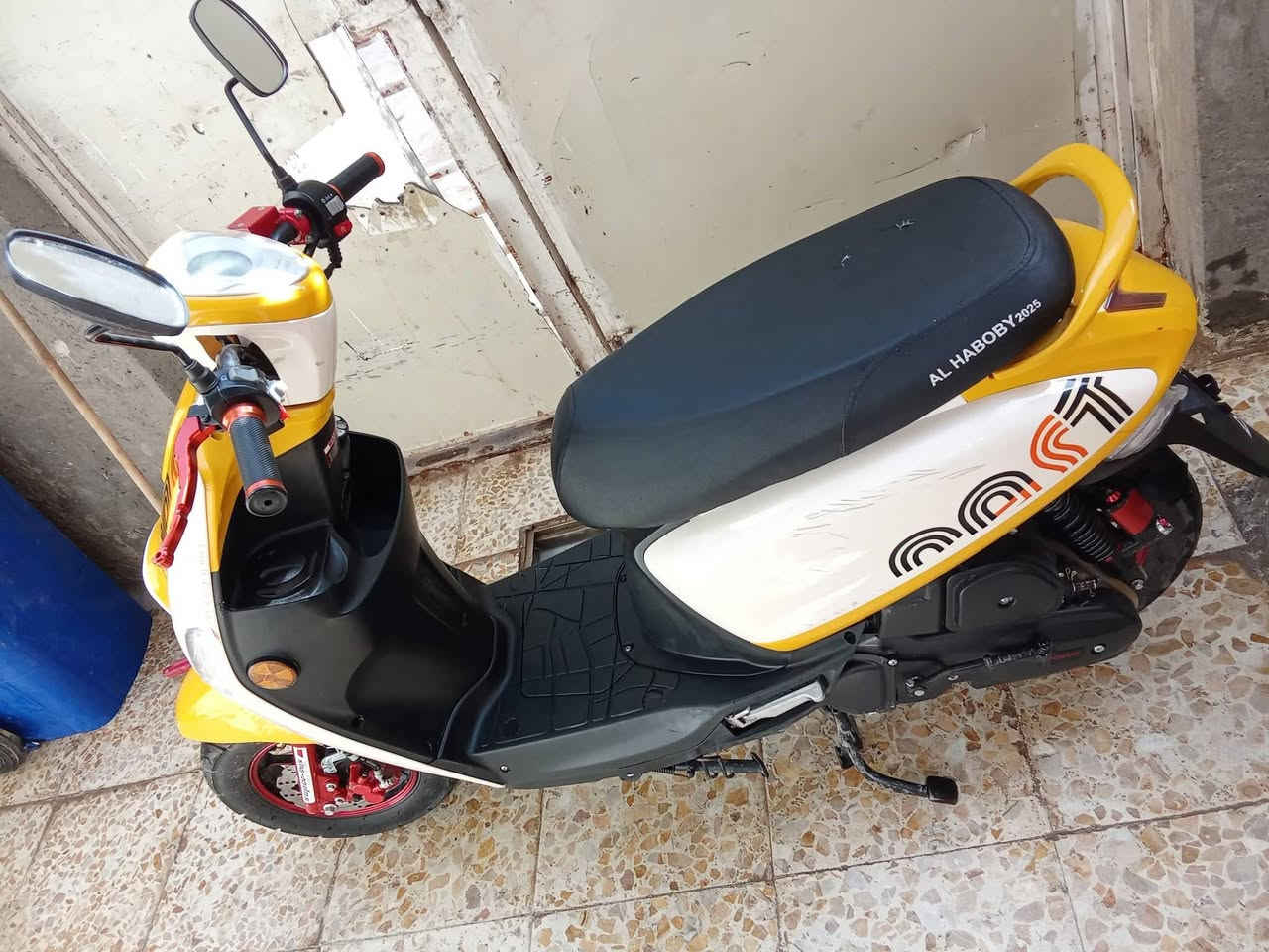 السلام عليكم دراجه للبيع فول موصفات تجي وشوف اشاير كيج سرعه كيج بانزين كله شغال   صار اقل شهر من طالعه من معرض دراجه فول موصفات بيه سويجين جهاز مال نذار بيه كله شغال  دراجه مديل 2025 شاشه كتروني دراجه فول نضافه تجي وشوف احله من صوره تخبل مكينه خرسه رقم مبايل ***********سعر تصال و تدلل
