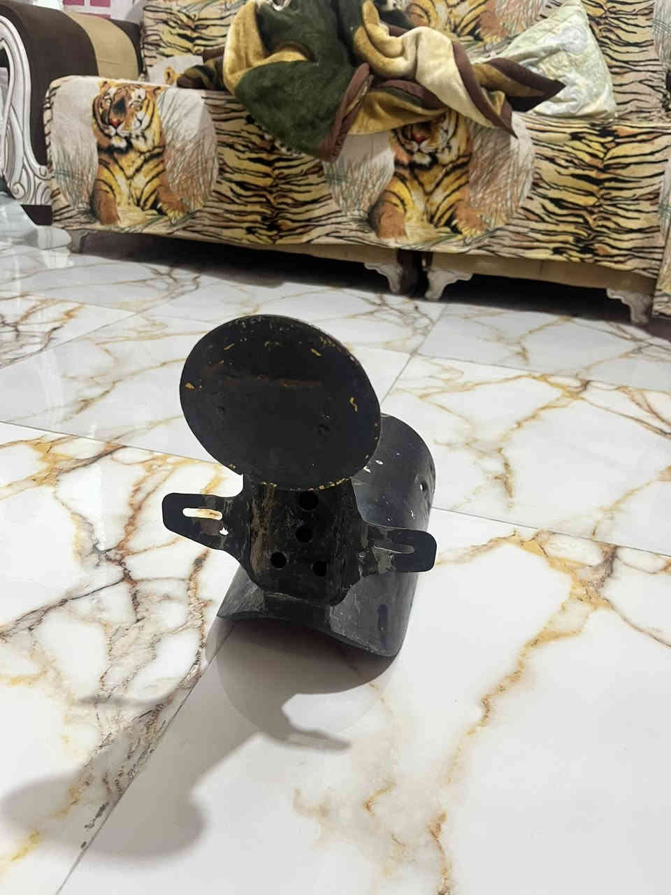 سلام عليكم غراض للبيع دبلات 2 و صفاحيات وكشن اصلي مال نامه وتانكي بلادي و نزال كلمن وسعره مكاني قلعة صالح للتواصل خاص او اتصال ***********
