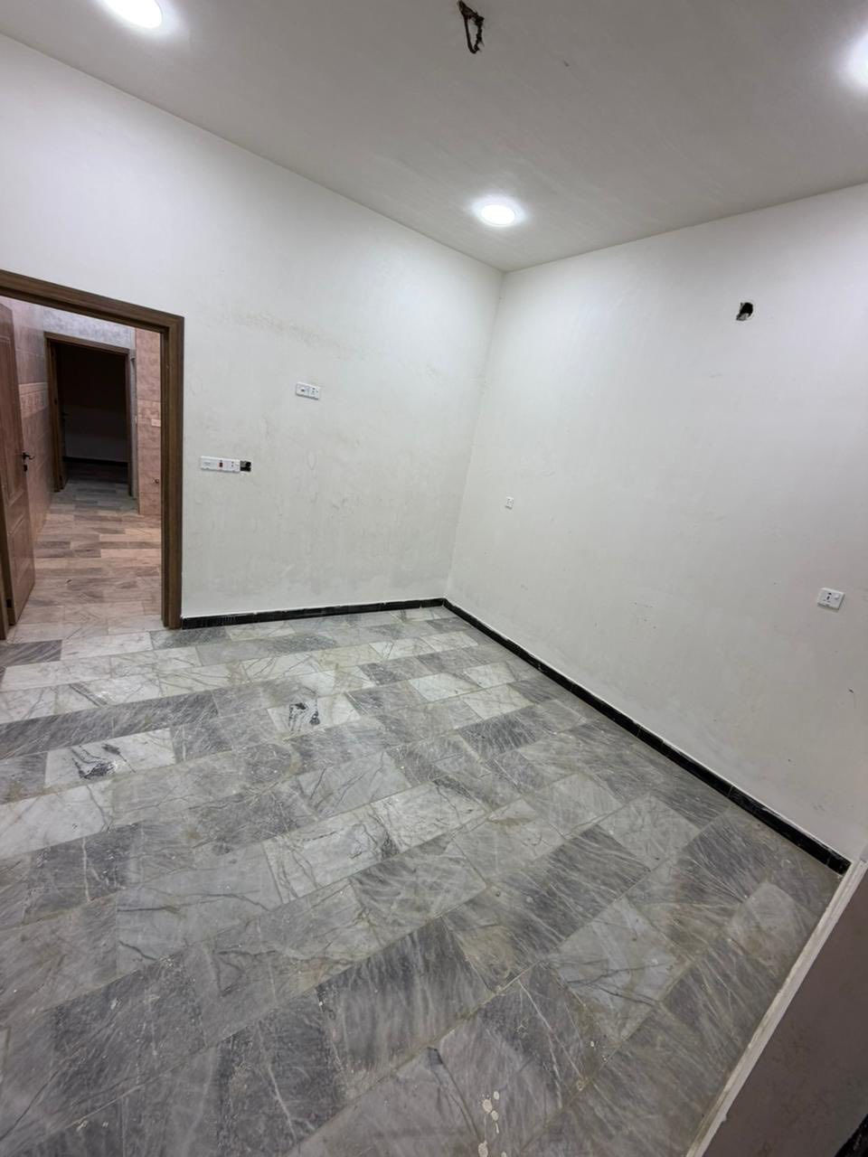 دار للبيع ملك صرف طابو 
المساحه 50م  
يحتوي على 3 غرف نوم🏗️ وصاله 🏗️ومطبخ 🏗️ خدمات عدد 2

بناء حديث 2025 عرض الشارع 30 متر 

عنوان الدار حي القاهره الشارع السايدين مقابيل مدرسة المهج الاهليه 

للاستفسار ***********
