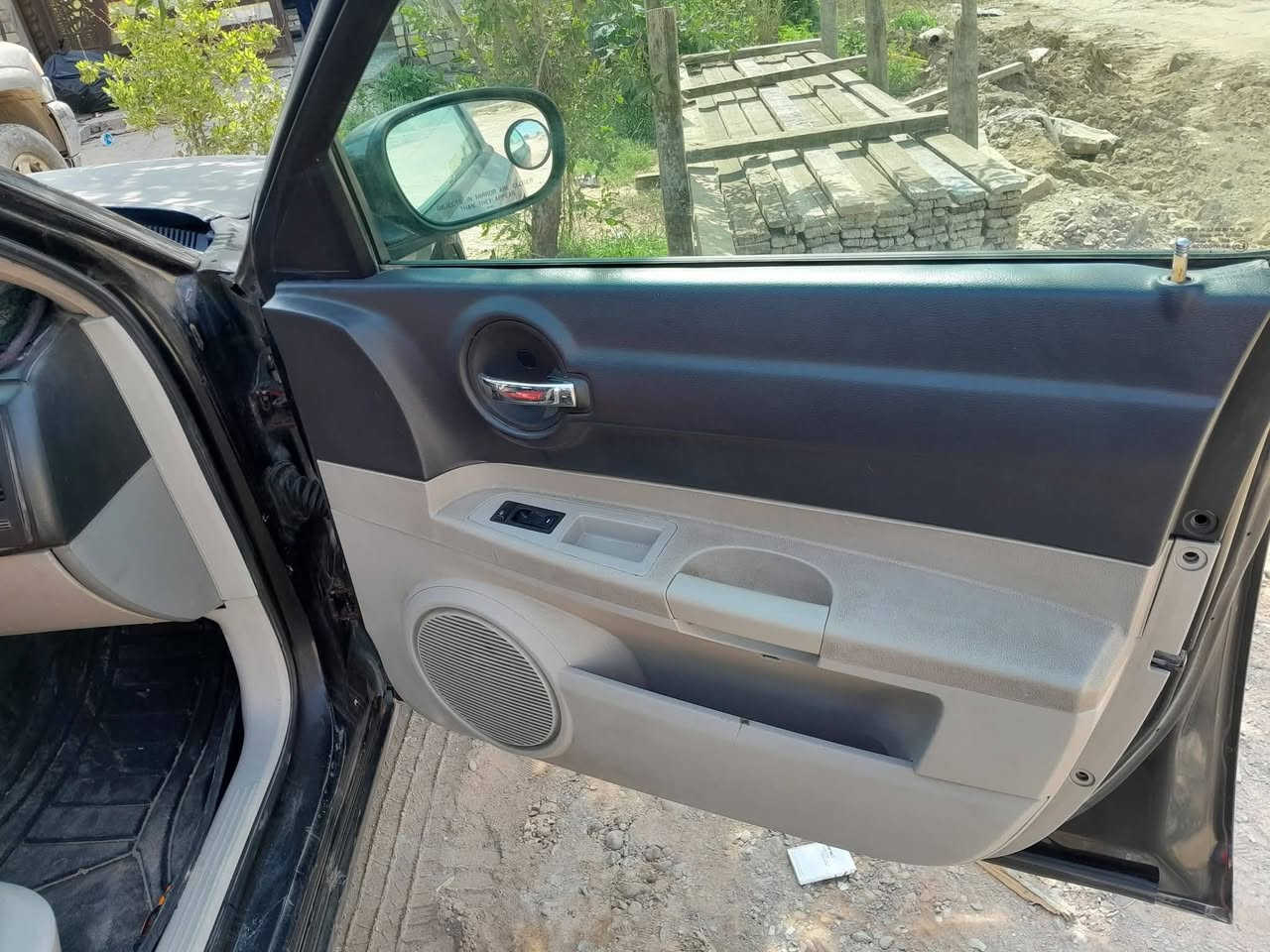 السلام عليكم جارجر هيمي للبيع
متؤمه على سياره محروكه طبق الأصل سنوية وشاصي 
سعر ٣٥ وبيها مجال*********** 
صدر امامي وخلفي جديد تخم تاير باتري جديد 
تبريد شغال ثلج 
داخل جديد
