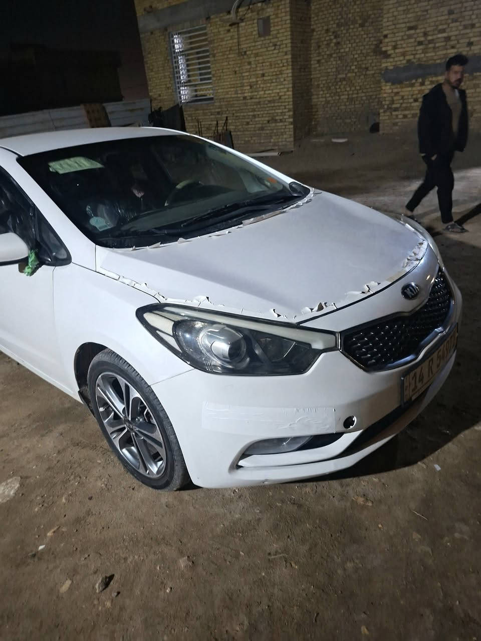 سيراتوو خليجي موديل ٢٠١٤.
مداور ثاني يوم بأسمي بيه باب مبدل.  
 السياره جاهزه من كلشي.    ما بيه نقص برغي شرط. 
***********   السعر. ١٠٨. وبيه مجال
