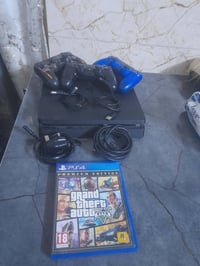 للبيع PS4بلي فور سلم ٣ جوستكات قرص ١ جي تي اي مكانه بغداد البياع حي تر...