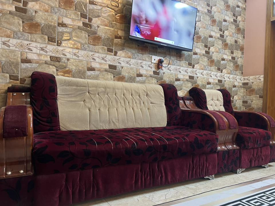 تخم قنفات (١٠) مقعد الموقع الحرية شارع ٣٠ السعر ٢٢٥ الف للاتصال ***********
