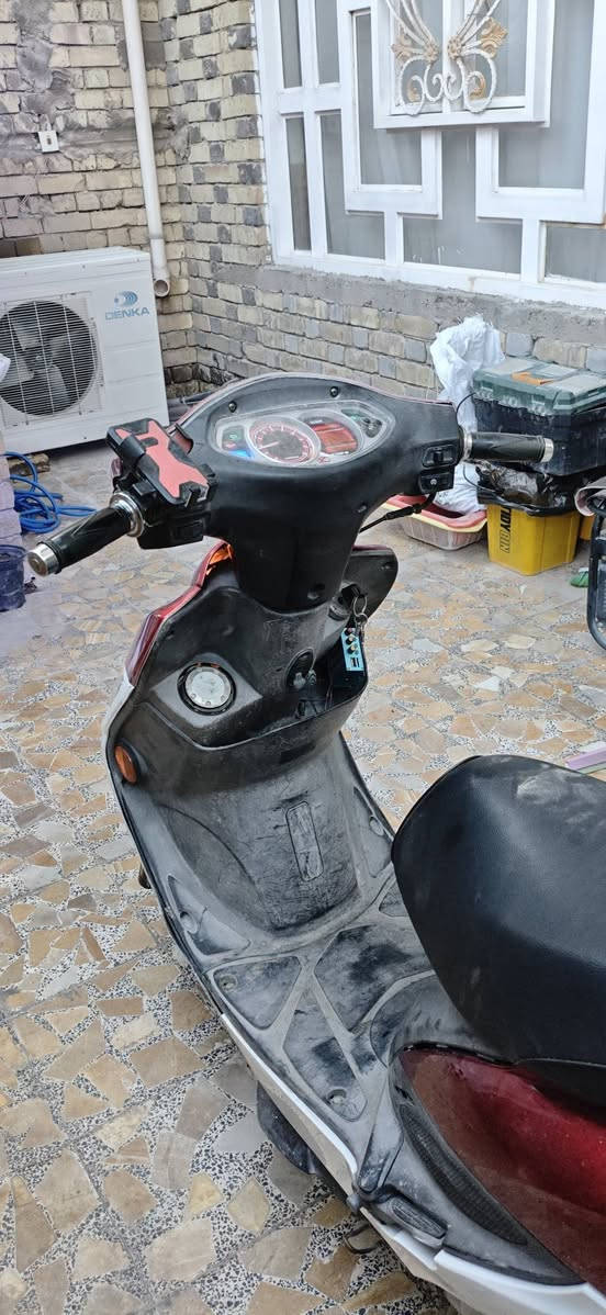 سلام عليكم كامكو g4
محرك مكفول مامفتوح منه برغي  
دراجه نظيفه مال واحد حاويه  كفرات اصليه ويا كفرات مبدل الجماليه كهربائيات شغاله كلشي شغال 
***********
