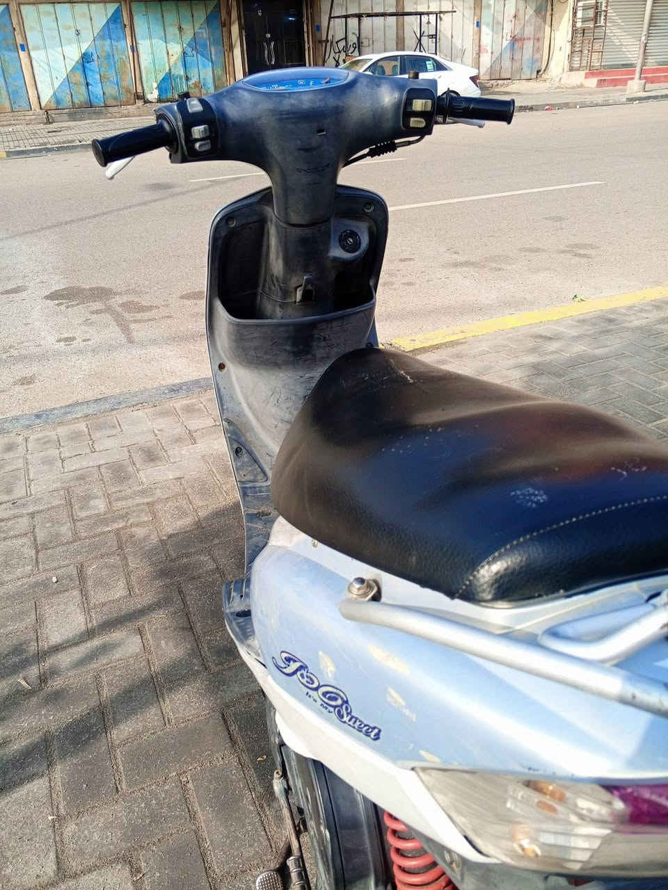 السلام عليكم ماكس مكفول محرك مكفول كهربائيات كلها شغاله شلعه حلوه مختمه صله 3 اشهر نازله من الرمبه  مكان بصره قبله السعر 825بيه مجال ***********
