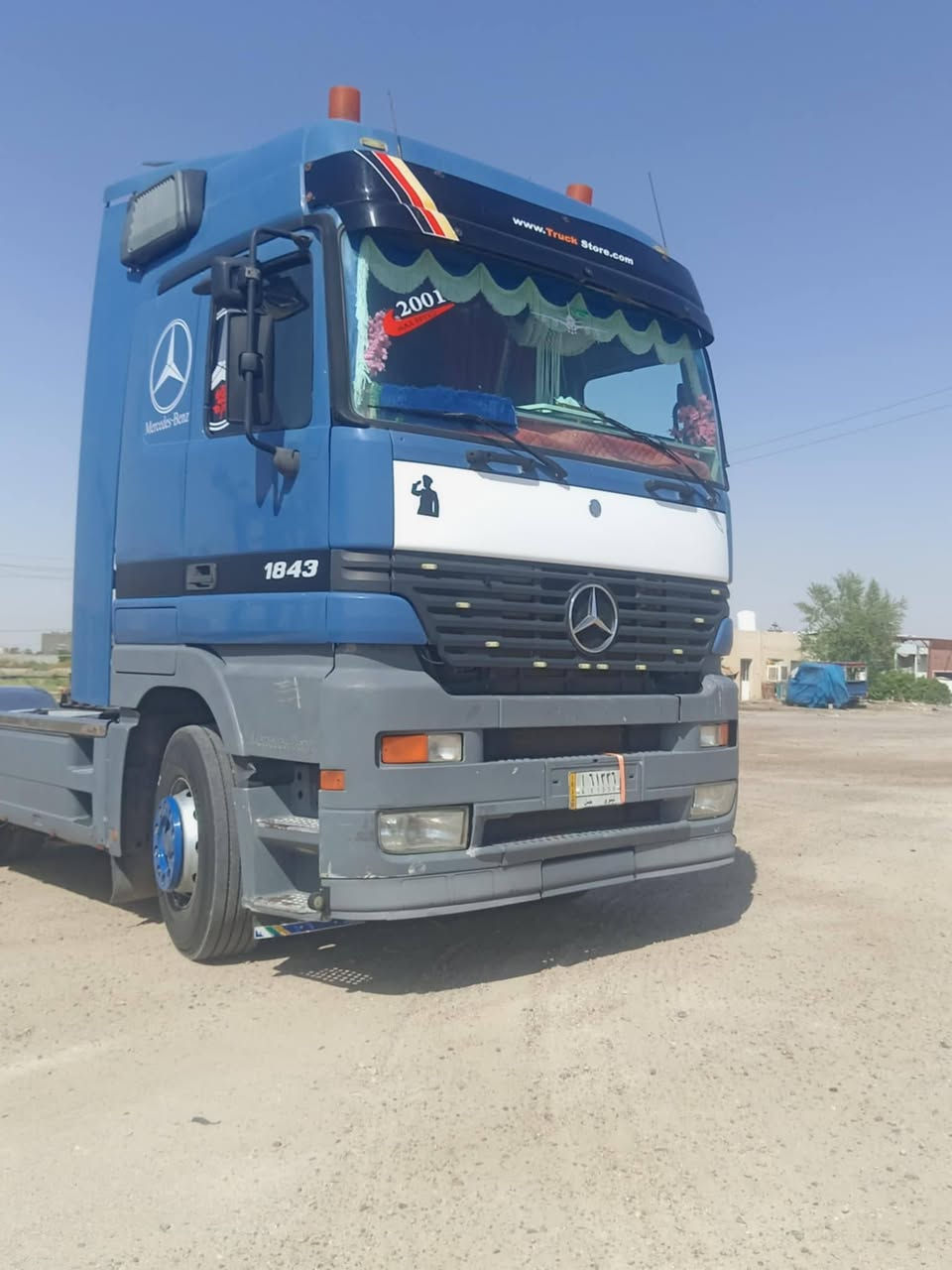 سلام عليكم سيارة اكتروز للبيع موديل 2002 حجم 43 
مكان الرمادي بل سنويه مربوطه صهريج ‏‪***********‬‏
سعر 240وبيه مجال
