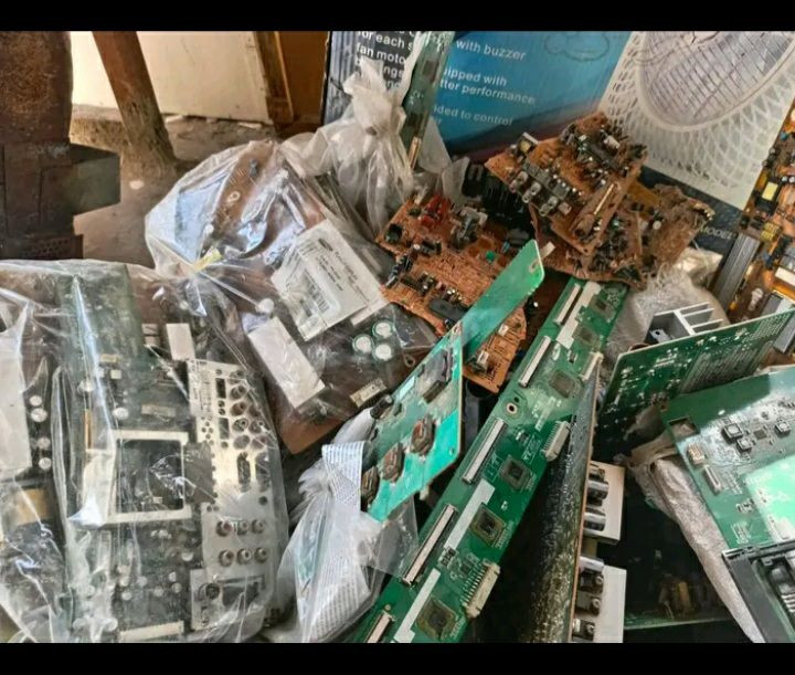 للبيع..كارتات الاكترونيه مختلفه. تصفية محل صيانه تلفزيونات وزنها 60كيلو.


**إذا كنت صاحب هذا الإعلان وتريد حذفه لأي سبب، رجاءا أرسل رسالة إلى الدعم الفني**