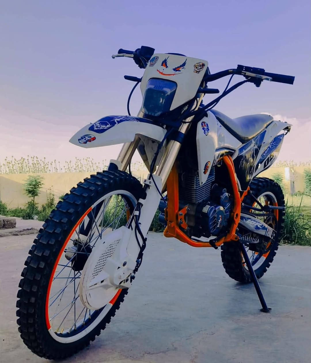 السلام عليكم.
قفاز   CRX
محرك 300 
موديل 25 بعدو على وضع الشركه 
السعر 1350 وبي مجال 
اي ستفسار خاص او ‭0778 398 3408‬
