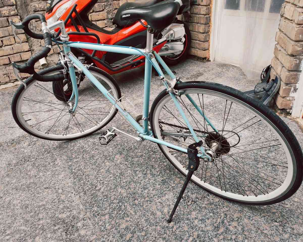 سلام عليكم بايسكل رياضي للبيع نضيف نضافته 80٪ ما ناقصه أي شي يتحمل أوزان لونه مميز كلشي شغال بيه بريكات وعكرب 8 نمر وامامي 2 موديل 1982 تايرات نضيفات جدا العنوان بغداد العبيدي للاستفسار الاتصال ***********
