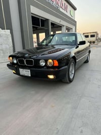 بي ام ٥٢٠ • محدث ١٩٩٤ • جلد اسود