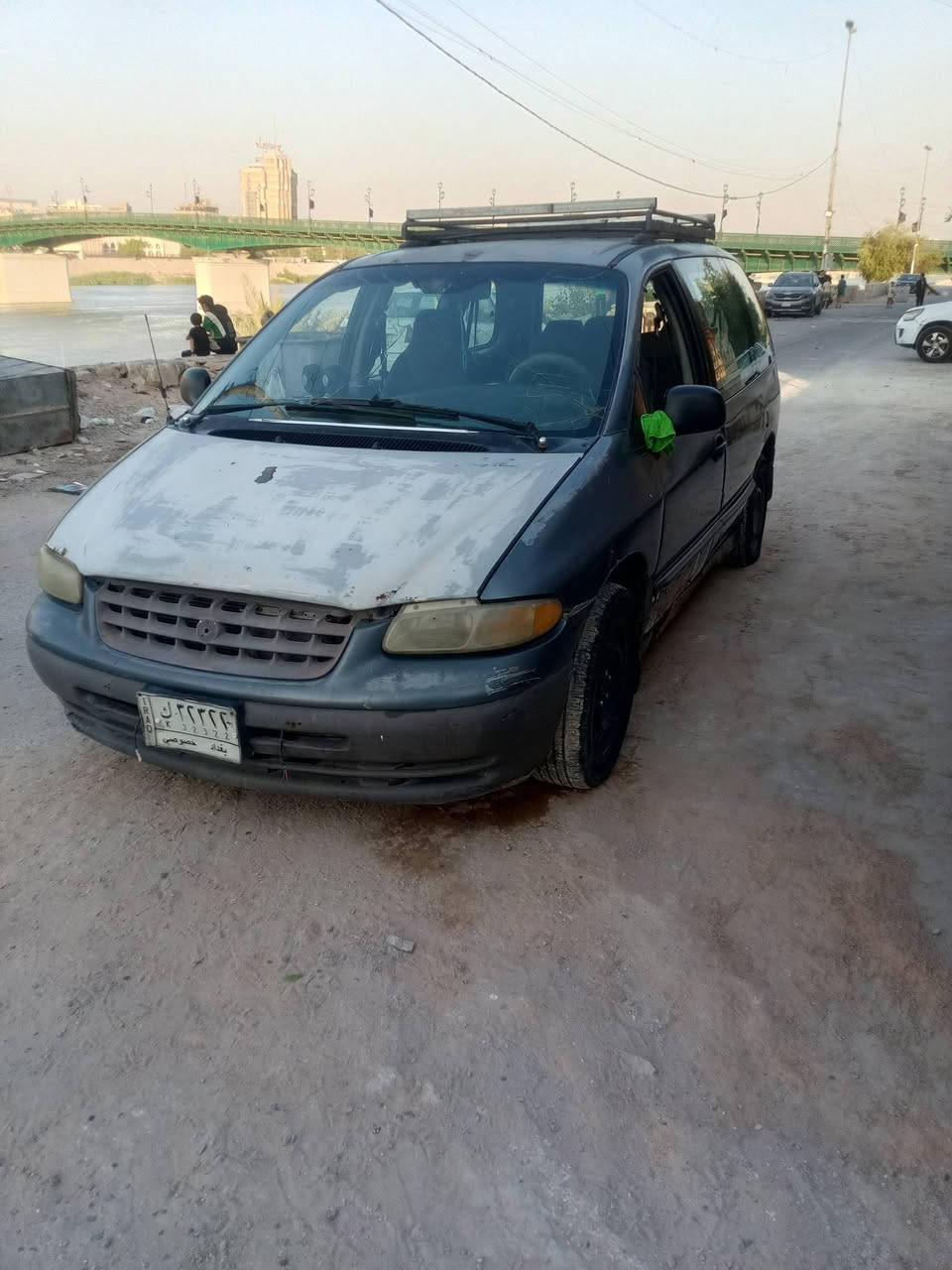السياره للبيع سعرها اربع ملايين
وهذا رقمي 
***********
