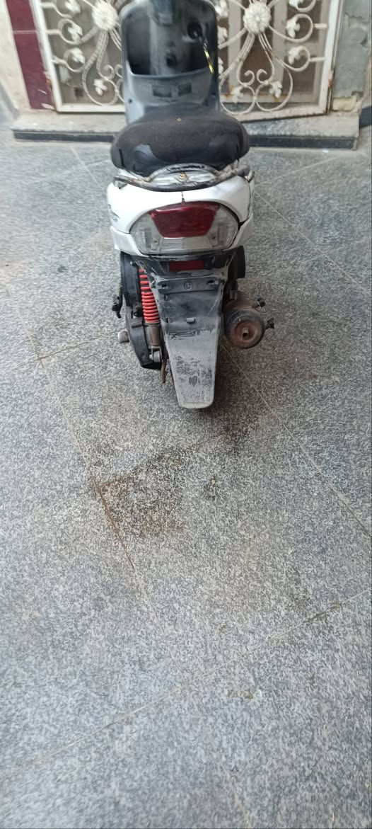 السلام عليكم دراجه ماكس قجمه مفتوحه بس كاور دراجه خير من الله بل مشي تعبر ال100 
كلوبات كله شغاله 
سلف مبدل 
كابريته بلاديه
كفرات بلاديه 
السعر 650 وبيها مجال للشراي 
الرقم.***********
