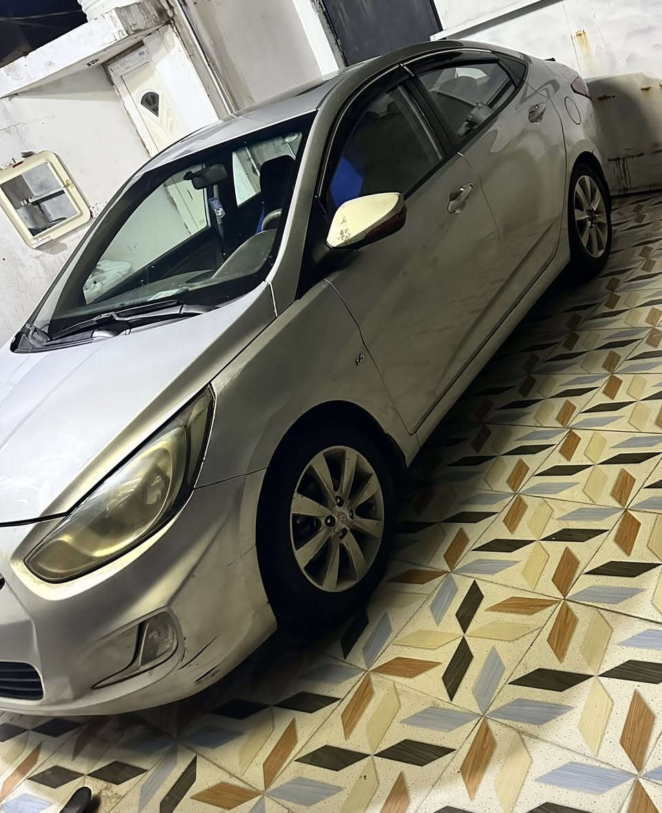 السلام عليكم للبيع اكسنت ٢٠١١ خليجي بدون ضرر بجم لغود شواصي كله مكفول  بيه صبغ شويه بلتكمه من يم المرايه مصاعد فوك وبيه مكانات بارد نص فول السياره مكينه 1600دوش مكفوله تبريد تدفئه خير من الله صدر امامي جديد السياره نقصها بس بوش خلفيه السياره حلوه ونضيفه السعر ٩٠ وبيه مجال مكاني بعقوبه رقم الهاتف ***********
