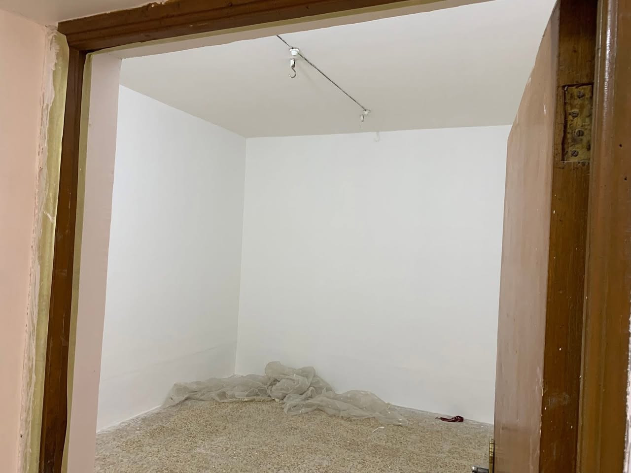 بيت للايجار حي الجامعة نظيف بناء ٢٠٠٨
المساحة  ١١٠ متر مربع طابق واحد ( استقبال ومطبخ وصاله وغرفة نوم وحمام داخلي وتواليت خارجية)
 (حي الجامعة منطقة ال ٣٠٠ شارع ١٥ كما موضح في الصوره)
الايجار 400 الف شهرياً
***********
