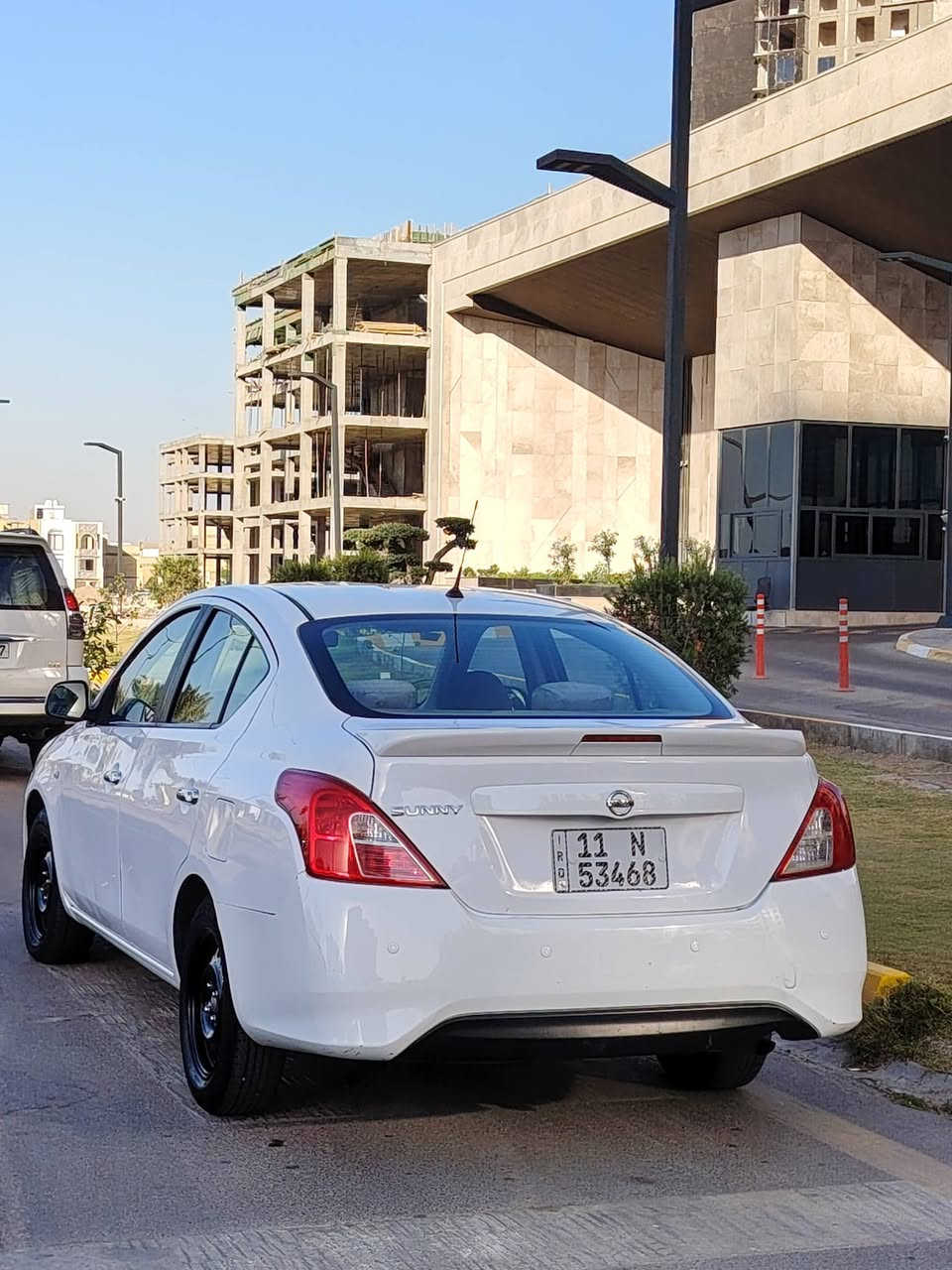 السلام عليكم ورحمة الله وبركاته 
للبيع نيسان سني هندي 2021
رقم بغداد باسمي الجديد وهزة جديدة 
كير مكينة صدر كلها ع وضع الشركة 
السيارة كفالة عامة من الضربة والصبغ والتبديل بيها بارد بارد مكانين  صغار فقط 
ماشية ٧٥ الف 
عارضها ب١٠٩ وبيها مجال بسيط جدا
مكاني حي الجهاد الشارقة 
الشراي يتصل ويدلل 
***********
