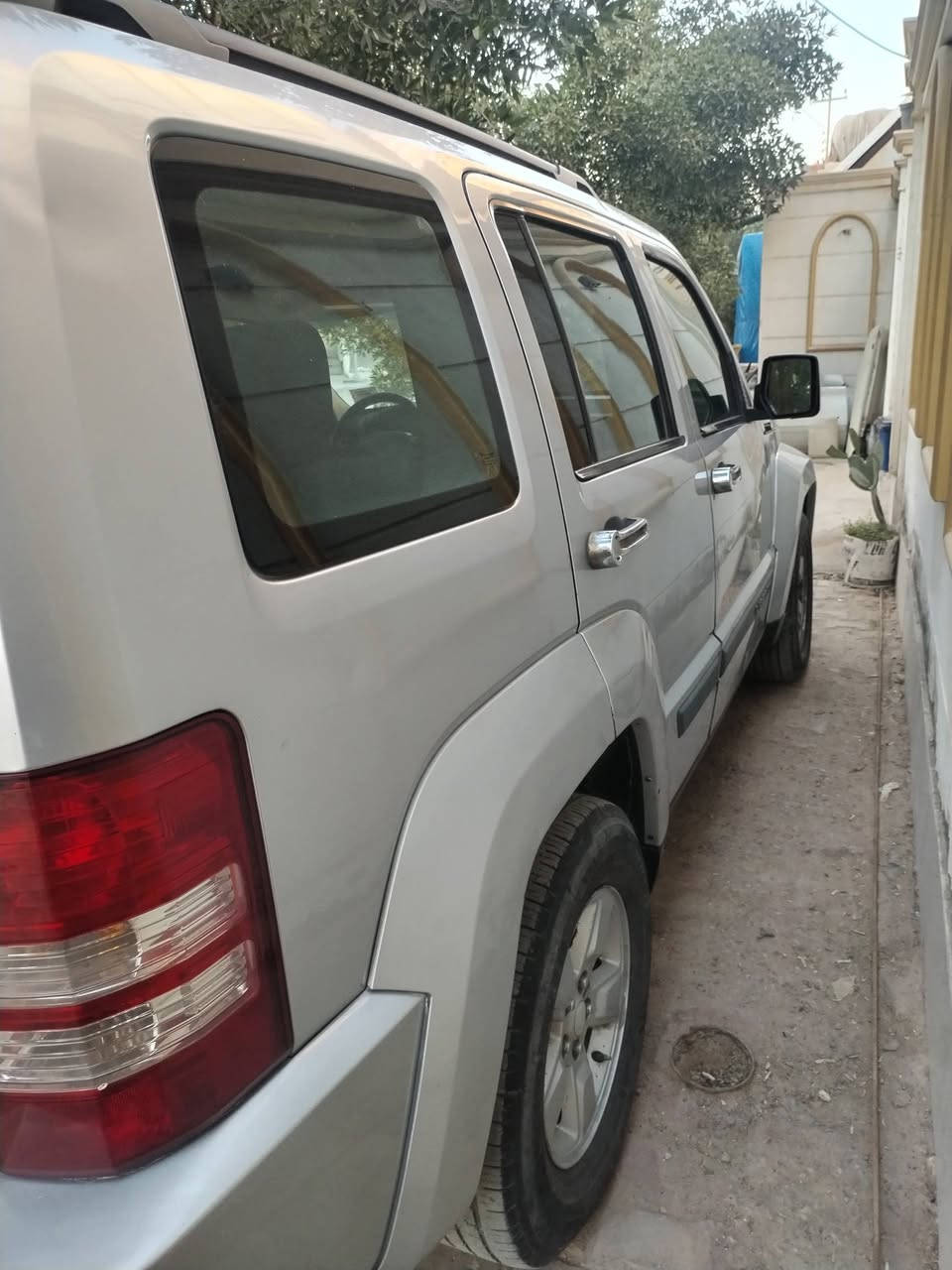 جيب ليبرتي موديل ٢٠١٠ مكينة وكير جدد حدادية جديدة تخم تاير جديد السنوية جديدة رقمها بغداد تحويل ثاني يوم سعرها ٩٥ ورقة والتحويل ثاني يوم والشراي يتصل على هذا الرقم ***********
