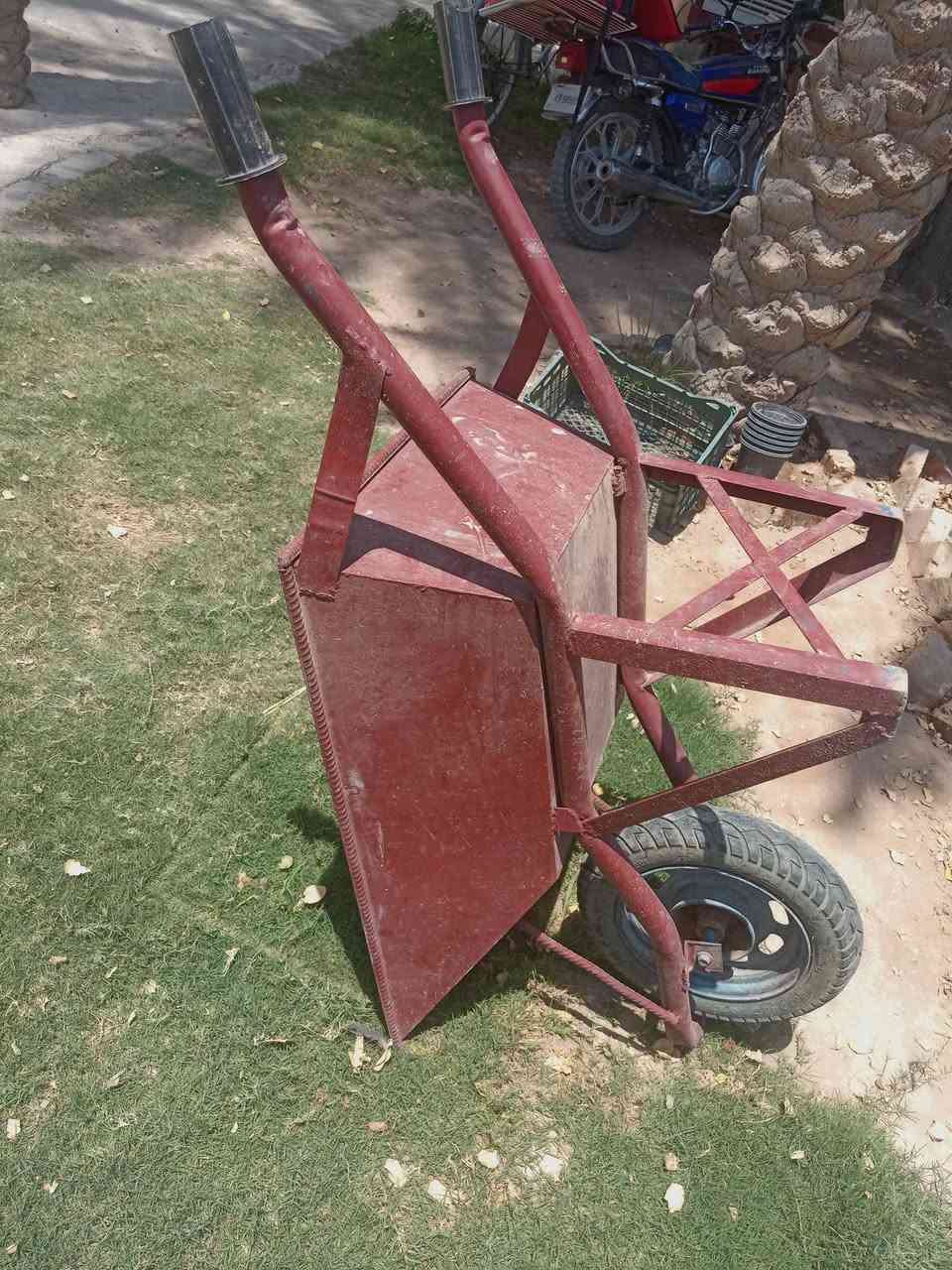 مساء الخير يوجد دريل باله اوروبي ثقب وتفليش مع برينه سعره ٦٠ وبي مجال وعندي عربانه  درجه اولى حطاطه تاير نفخ كامله سعرها ٦٠ وبيها مجال شرط الفحص ثنينهن للتواصل ***********
