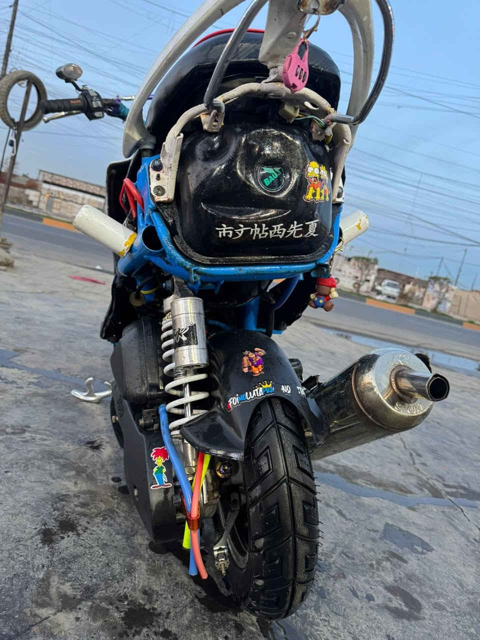 السلام عليكم عدلهً ناشفه مكينهً رمبههه بيها وياله اصليه وبيها صالنصه اصليه وصدر ودبل خلفي وكشن اصلي وشيال فراك وزوج قطرات وملاقط دراجه ناعمه وخرسه سعرها ٦٥٠ بيها مجال مكاني حي اور بغداد رقمي ***********
