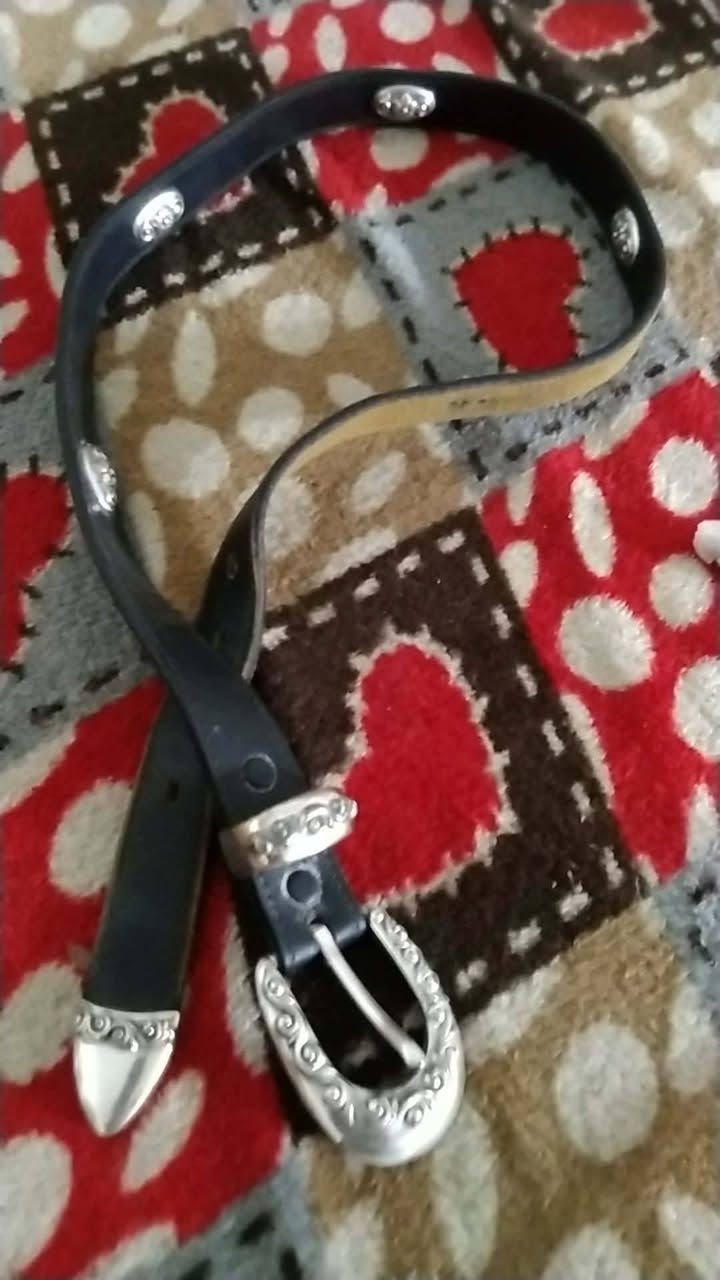 مساء خير
احزمه قديمه لبيع


**إذا كنت صاحب هذا الإعلان وتريد حذفه لأي سبب، رجاءا أرسل رسالة إلى الدعم الفني**