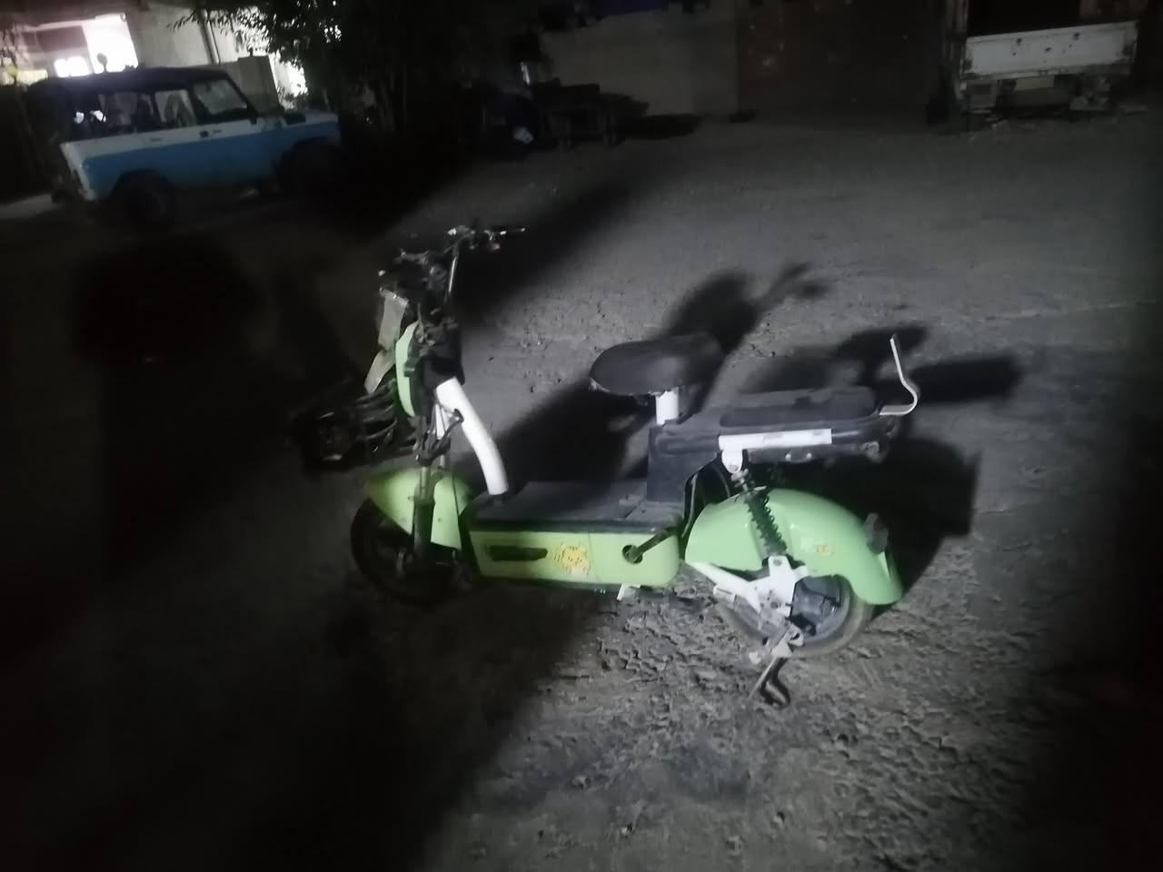 پاسکیل شەحن
جۆری MTY
یەك پاتری سوتاوە
وایەر  شەحنی لە گەڵانیە
هەموو شتێکی ئیشەکا
نرخ 50هەزار
ئەوەی ویستی چات بکات یان تێل
ناونیشان کەلار گازینۆ
ژ.م***********
