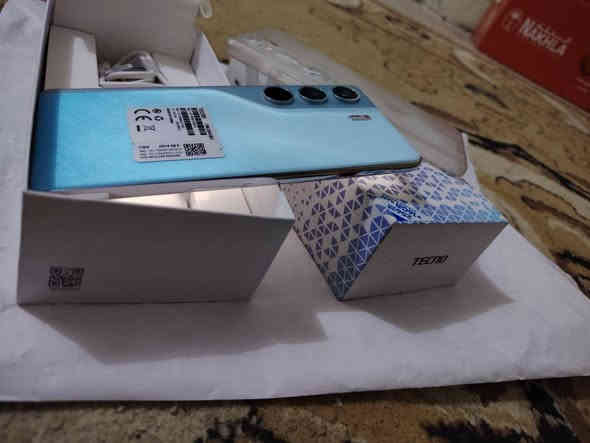 تكنو كامون 40 
ذاكره 256 رام 8+8
كلشي مامبدل بي تجي تفحص شكد ماتريد وين مايعجبك 
نضافه الجهاز 100/100 صارله سبوع لزكت الشركه بعدهه 
مكاني نجف حي الانصار
السعر230 بي مجال حك جيه ***********
