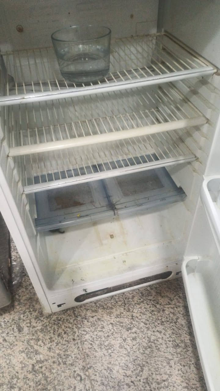 ثلاجه نضيفه 28 قدم 

160 وبيه مجال ***********
