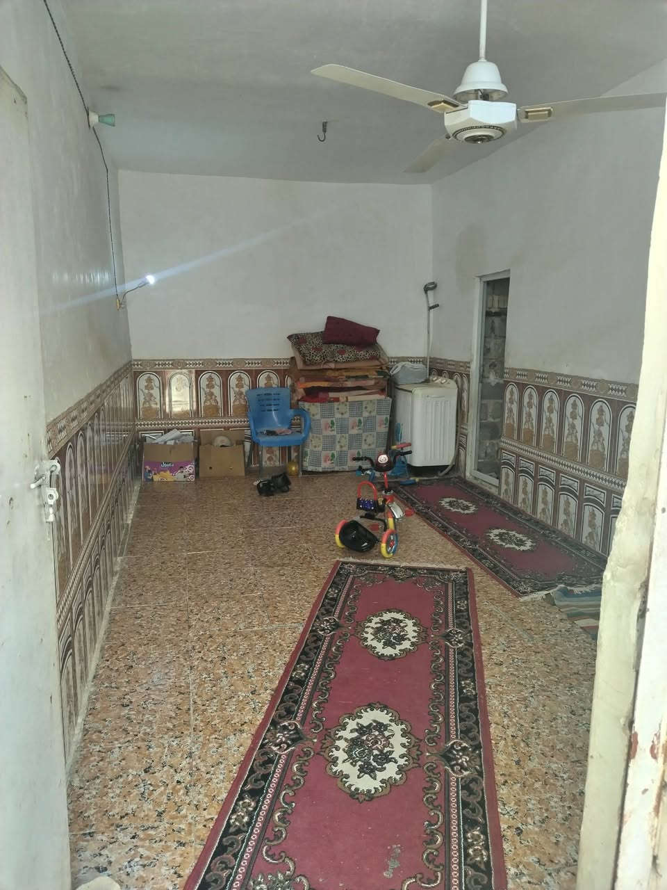 بيت طابو صرف للبيع
خلف مركز شرطة الحريه المساحه 100 متر كما موضح في الصور للاستفسار التواصل على الرقم ***********
