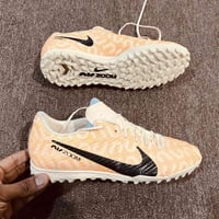 تحفه شرط تحفه نايك اير زوم  اصاي باله  قياس42  نضافه1/1  اولئ شرط  فوو...