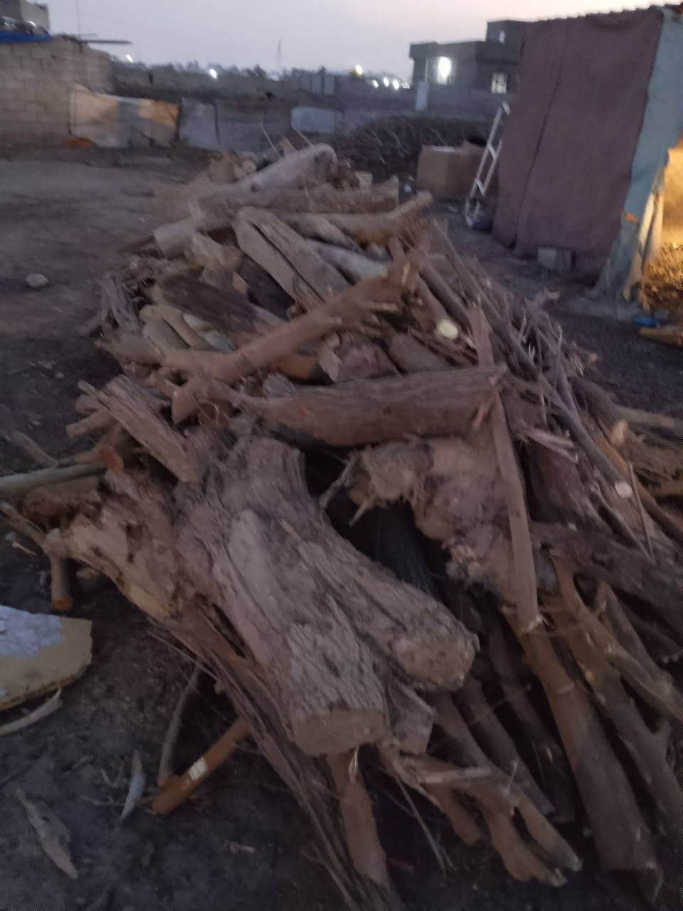 اسلام عليكم خشب للبيع خاص ماجاوب شراي يتصل ***********
