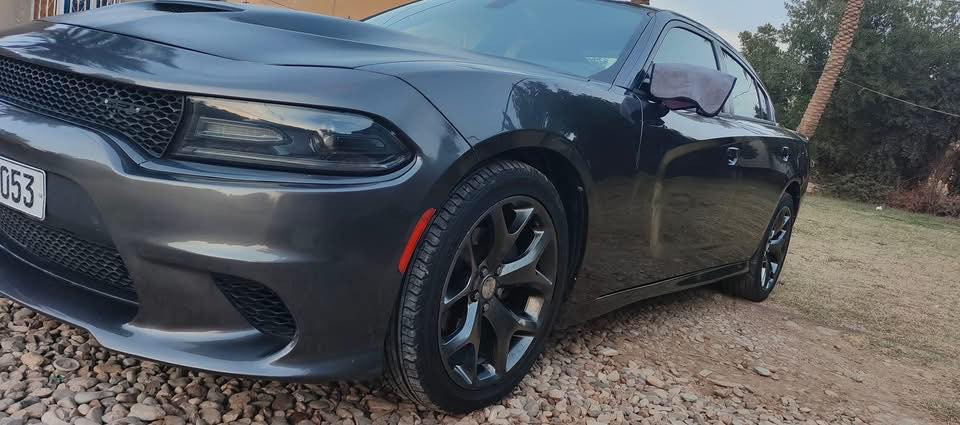 مراوس ب RT
ماعندي صور جديده الها
حالياً بيها وياله ويلد
السياره 3.6 موديل 15 
مراوس ب RT
ماشيه 188 الف كم
رقم بغداد بأسمي

***********
