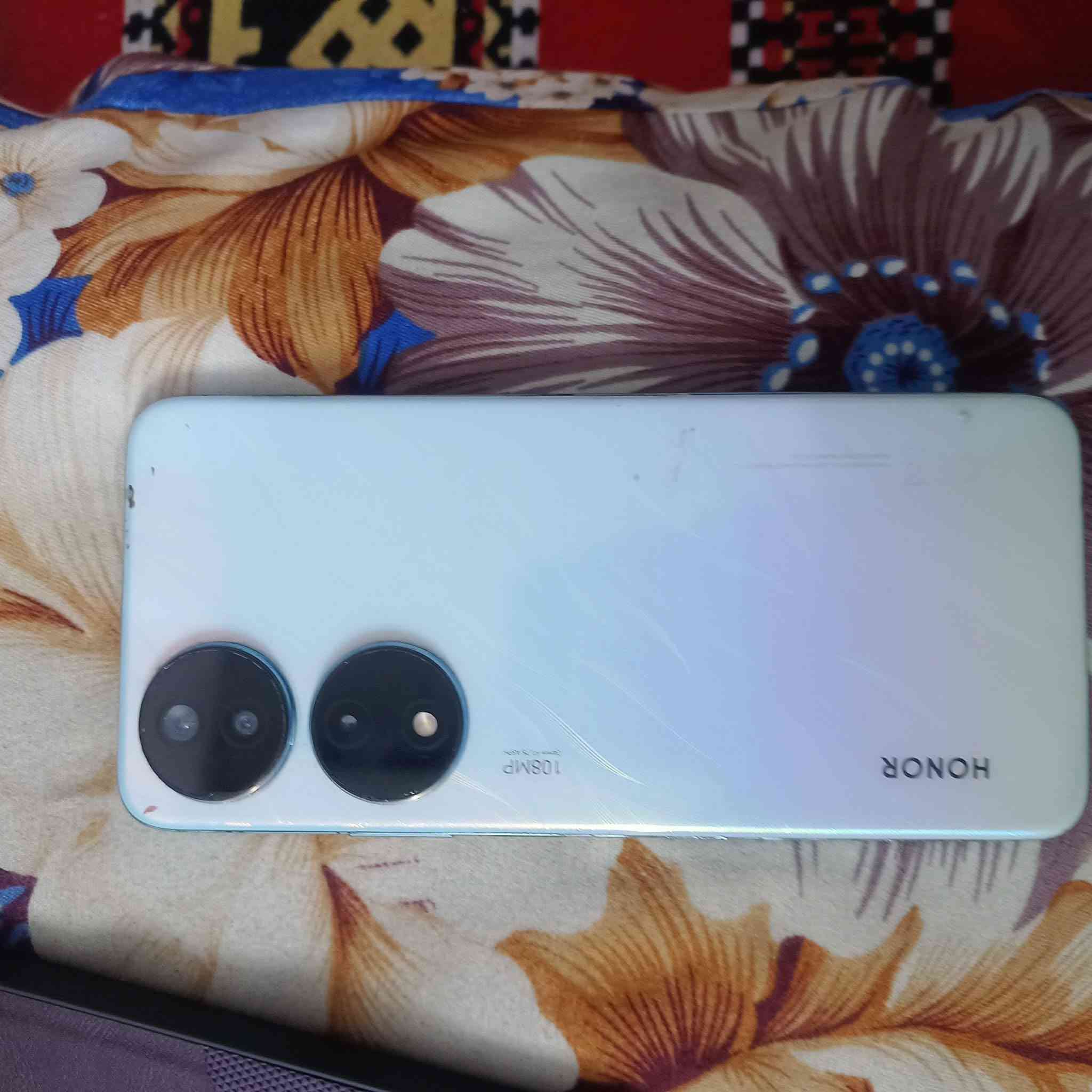 للبيع هونر x7b ذاكره 256 جهاز كلش خفيف بلمس وسلس وجهاز نضيف بي فقط فطر بشاشه خفيف موظح بصوره وسيم كارت مره يشتغل ومره لا وكامره اسلفي ماتشتغل، السعر 75


**إذا كنت صاحب هذا الإعلان وتريد حذفه لأي سبب، رجاءا أرسل رسالة إلى الدعم الفني**