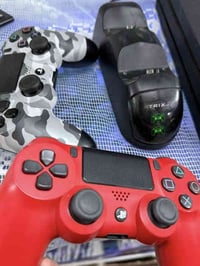 بلي فور برو أقراص عدد 8 شغالات يدات ثنين شغالة شحن استخدام شي قليل نضي...