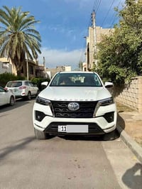 تويوتا فورجنر للبيع 2024 فول SR5 رقم بغداد باسمي  ماشية 55 الف  دخول ذ...