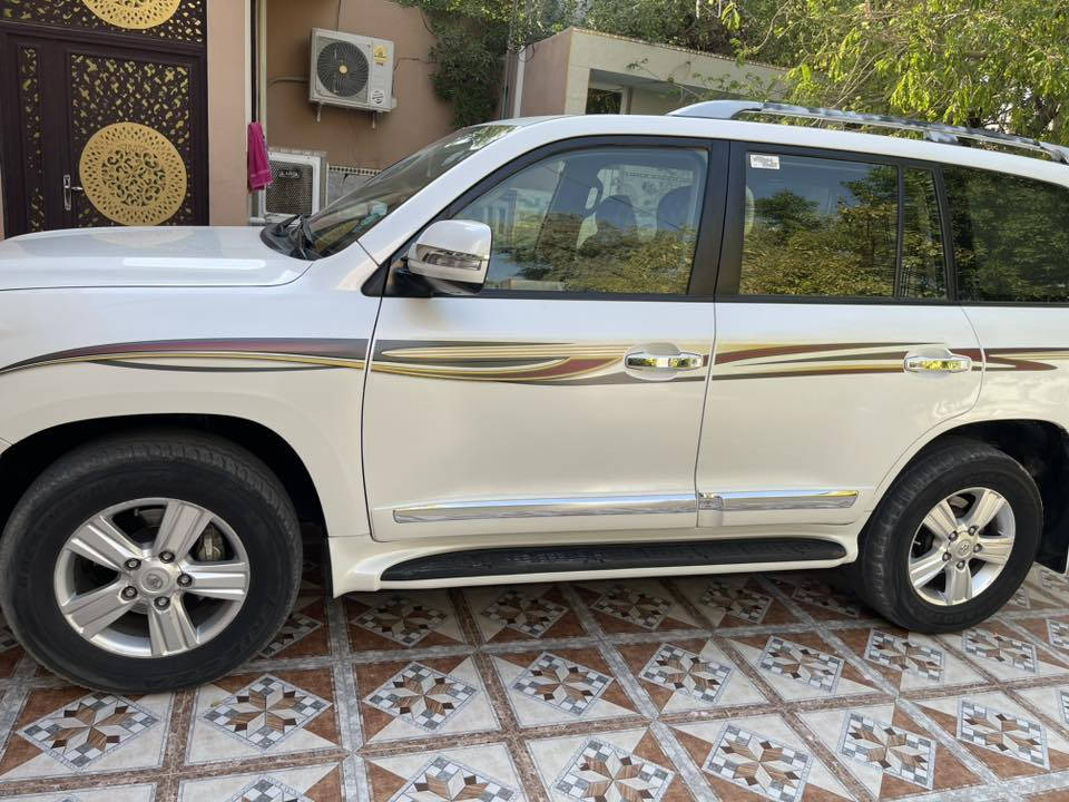 سيارة لاندكروزر بريم مكفولة كفالة عامة محرك 6vموديل ٢٠١٢ رقم سليمانية باسمي ثاني يوم التحويل السعر 360وبيها  مجال قليل 
المكان ديالى بعقوبه الاتصال على الرقم ***********
