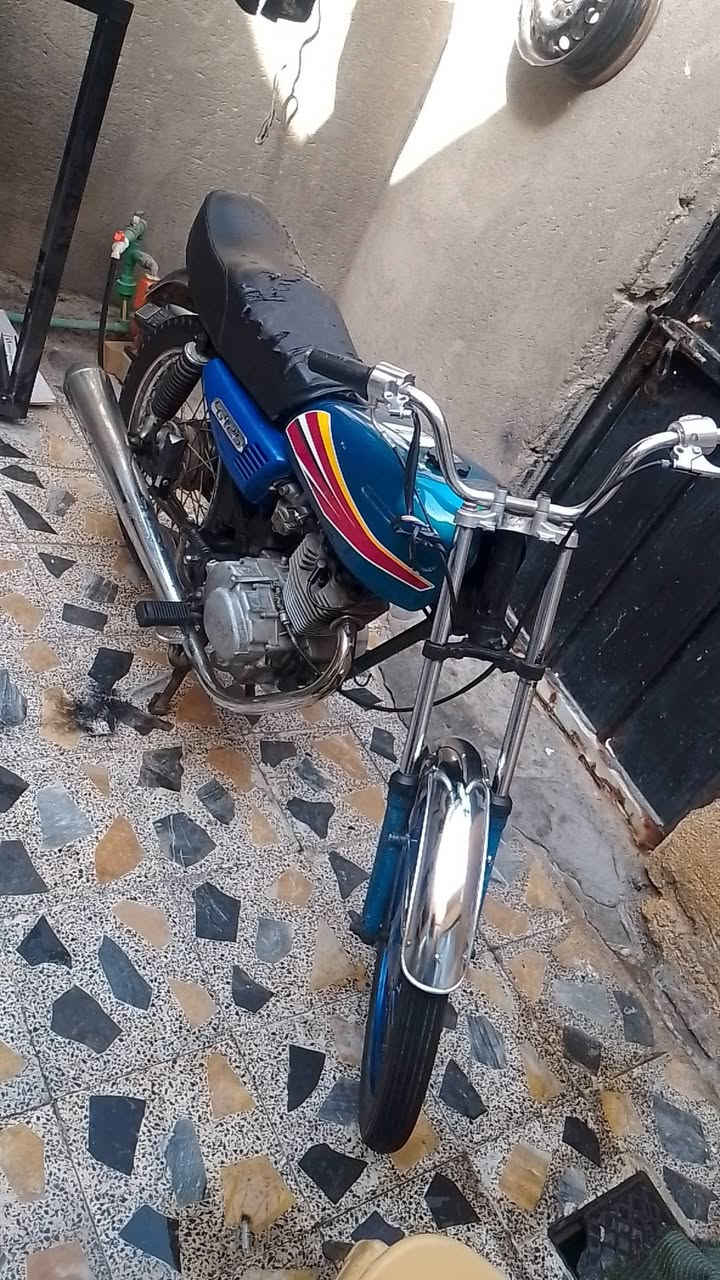 السلام عليكم. نامه بوريه ضعيفه دراجه كامله مابيها نقص مكينه حلوه.أدوات   سعر 350 بيها مجال *********** عنوان البصره القديمه
