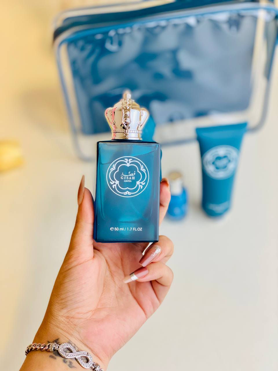 🖤بكج عطور فخم رجالي ونسائي  من ماركة قصة 🖤 

للرجال والنساء اللي يحبون الفخامة ويهتمون بأناقتهم.....

الطقم يحتوي على:

1.عطر رجالي ونسائي  بريحة عميقة وثقيلة تبقى لساعات فخم ويليق بالهيبة.🎀🖤

2.مسك الطهارة الجسم ثابت للجسم والملابس بنفس ريحة العطر.

3.لوشن للجسم يرطب البشرة ويثبت الريحة لفترة أطول.🖤

4.بودي سبلاش / ميست بخاخ خفيف للنهار أو للتجديد السريع.🖤

الريحة مالته راقية تجمع بين الفخامة والرجولة، مثالي للاستخدام اليومي أو المناسبات.🖤
التغليف أنيق وراقي، لون رمادي غامق بتفاصيل ذهبية، يخليه خیار ممتاز کـ هدية مميزة أو لنفسك إذا تحب تتميز.🖤

السعر 18
+ للتواصل خاص 
متوفر توصيل جميع محافضات العراق


**إذا كنت صاحب هذا الإعلان وتريد حذفه لأي سبب، رجاءا أرسل رسالة إلى الدعم الفني**