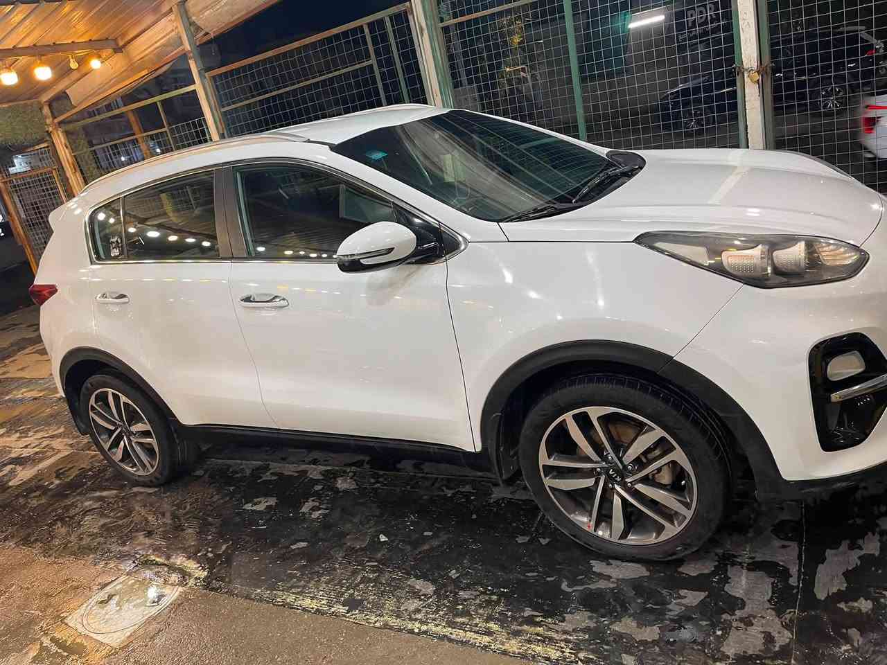 كيا سبورتج خليجي لون ابيض موديل 20  بدون صبغ بيه بارد جامع الايمن والايسر وباقي الموصفات  مكاني الصليخ سبع ابكار ***********
