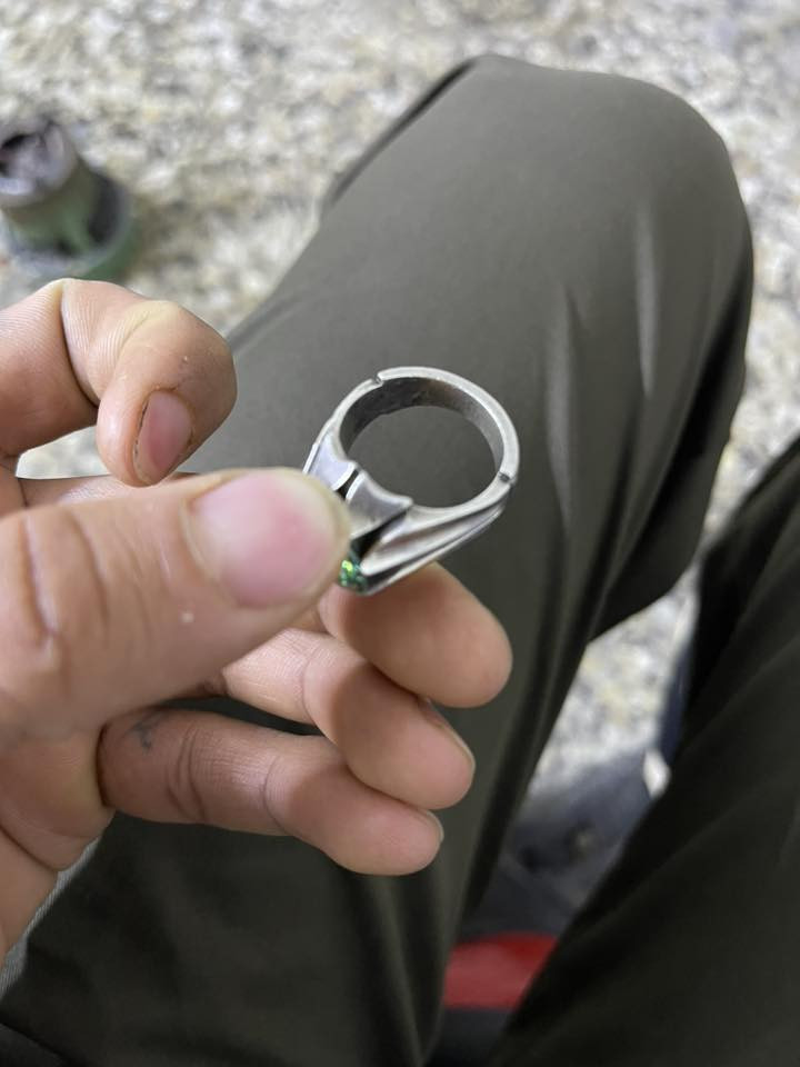 زبرجد 65 
عقيق مشمشي قديم 45 
***********
بغداد الررئاسه شارع 20
