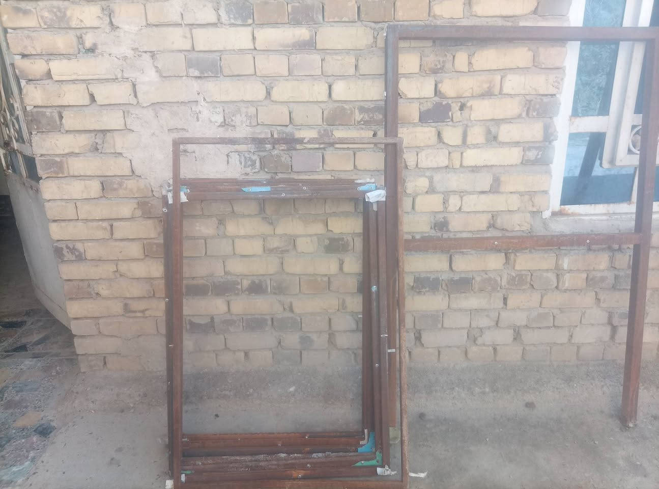 سلام عليكم  حديات للبيع سعر ٢٥ وبيهن مجال ***********
