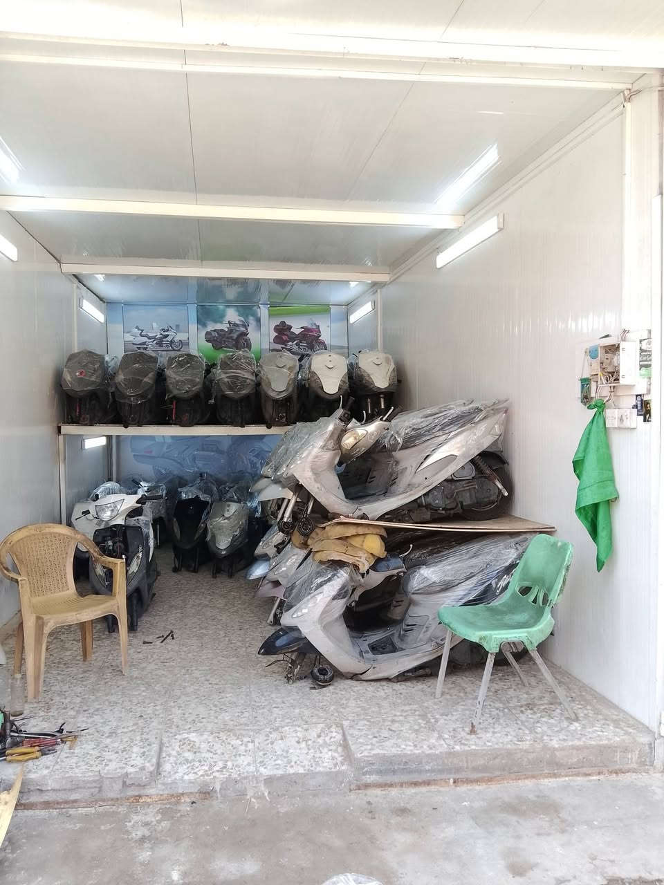 السلام عليكم شباب 
دراجات  ماكس عدله ومنغولي وبوليسي كله جديد 
حاويه اليوم 
المنغولي ب 900 الف 
العدله ب 1100 واحد وميه 
وموجود بوليسي. الوان حلوه مسطره وعاديه 
العنوان بغداد المدينه قرب سوك الاولى قطاع 5 
قرب كوفي زيكو  مجمع عباس الدراجي
هاتف ***********
