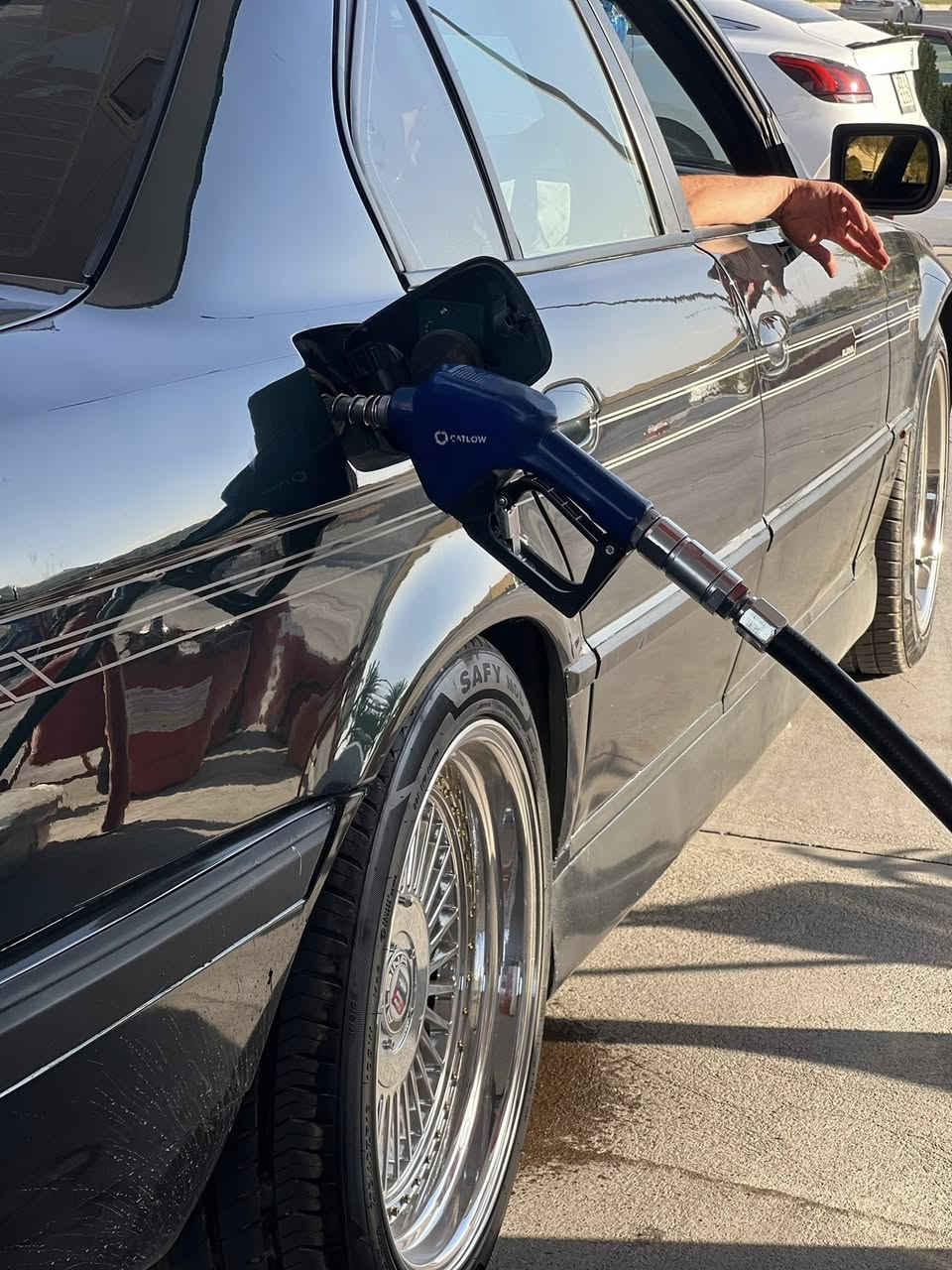 يالله  اللهم صلي ع محمد وال محمد 
كاسحه 1996 744v8 فوول مواصفات معروفه مواصفاته 
جنطه شفط مري شفط كشنات كهرباء وخزن شاشه كامره حساسات فوول للأخير مصبوغه جماليه بيه طخه بلجاملغ الخلفي بسيطه السياره تحفه تريد وكاله تريد مداور حاظرين سعر السياره 95 ومجاله بسيط مكان حله *********** ***********
