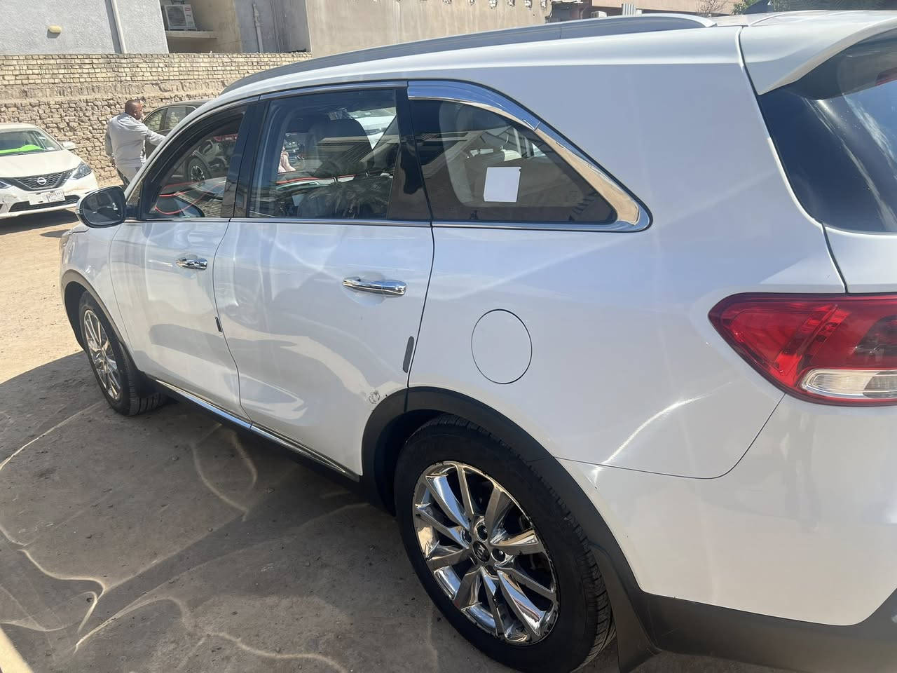 كيا سورنتو 2016 للبيع

السعر / 200 وبيها مجال

الضرر / بعض البوارد + صبغ باب وجاملغ امامي ( جهة الصدر ) 
موضح كلشي بالسونار

- الكير مفتوح 

المواصفات /
-محرك ٦ سلندر ٣٥٠٠
- ٧ راكب
- بانوراما 
- زراك لايت 
 - ٣ قطع تبريد 
- كشنات جلد + كشنات تدفئة تبريد + كشنات الامامية كهرباء 
- بردات خلفية 
وباقي المواصفات المعروفة للسيارة

مكان السيارة / بغداد - حي الاعلام

للاستفسار / *********** 

ملاحظة / السيارة يرادلها بوليش وحمام داخلي فقط
