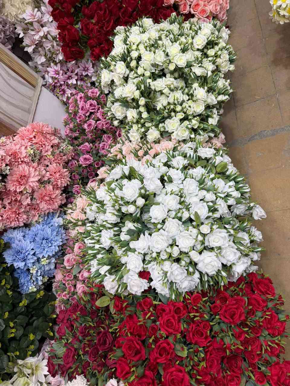 السلام عليكم  يتوفر ورد صناعي واكسورات  حسب طلب يوجد خدمة توصيل بغداد والمحافضة 
***********
