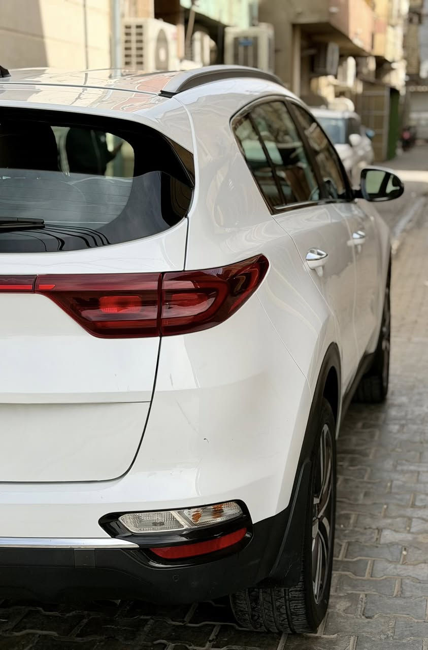 السلام عليكم كيا سبورتج
موديل 2019
 مكفوله كفاله عامه 
رقم بغداد الجديد 
 ماشيه 89 الف 
المواصفات
كامره دواره
تحكم ستيرن فول 
مثبت سرعه
حساس امامي
حساس خلفي
اشاير مري 
مري شفط
3 انظمه قياده 
السعر 194 وبيها مجال بسيط 
بغداد حي القاهره قرب جامع النداء
الرقم ***********
