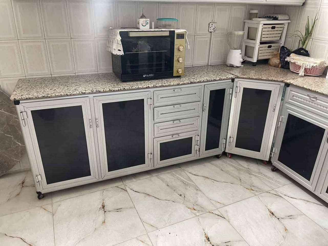 السلام عليكم 
كاونتر للبيع بسعر مناسب جدا  
***********
