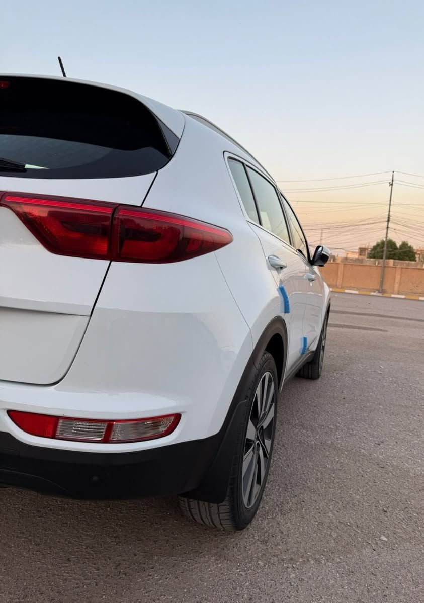 سبورتج 2017 خليجي وكالة الدولية  جديده جدا ماشيه 85 حقيقي نص مواصفات نص فول     محرك 2000 كفالة عامة  من الصبغ والتبديل بيها فقط بارد  كير ومكينة على وضع الشركة حدادية وتخم تاير جديد وتبديل الدهن كله بالشركة سونار مرفق رقم كربلاء بأسمي السعر// 185 مكان السيارة كربلاء  ‭‬ 
‭0781 118 9068‬
