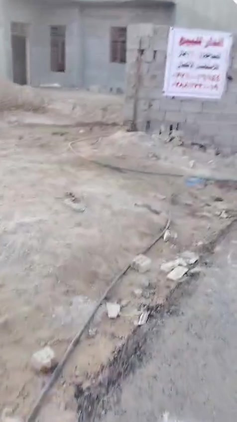 سلام عليكم/ بيت البيع المساحه الكليه 600 متر بي 3 غرف نوم ومطبخ وصاله ضيوف وصالت معيشه وستقبال صحيات اماميه وصحيات خلفيه / الموقع النهروان بل دوانم خلف اسواق الحسين / بدايت الخط الثاني يبعد عن شارع العام 125 متر / كهرباء + ماي + تبليط/ كامل الخدمات الستفسار النتصال ***********  / ***********
سلام عليكم/ بيت البيع المساحه الكليه 600 متر بي 3 غرف نوم ومطبخ وصاله ضيوف وصالت معيشه وستقبال صحيات اماميه وصحيات خلفيه / الموقع النهروان بل دوانم خلف اسواق الحسين / بدايت الخط الثاني يبعد عن شارع العام 125 متر / كهرباء + ماي + تبليط/ كامل الخدمات الستفسار النتصال ***********  / ***********
الوجه مال بيت ولستاره كله طابوك ولبيت من داخل بلوك نقصه بس لبخ و أرضيه فقط

