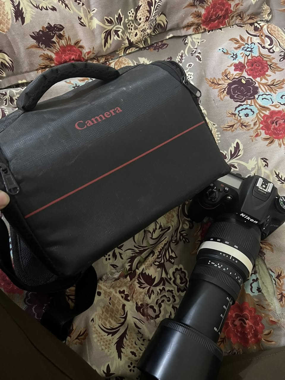 كامره نيكون 7100 نضافه 100
مكاني الكوت 
زوم رياضي 
بطاريه
وحقيبه 
وستاند
ورام 16
وحزام
رقم اي ستفيار ما اجاوب مازنجر فقط رقم
***********
